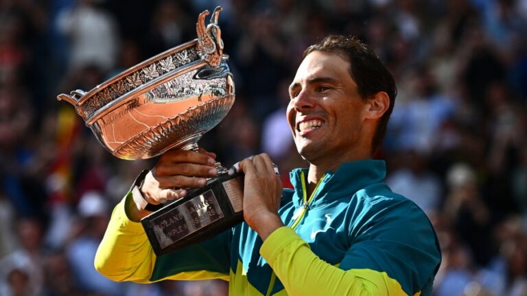 Rafael Nadal campeón en el patio de su casa y agiganta su leyenda