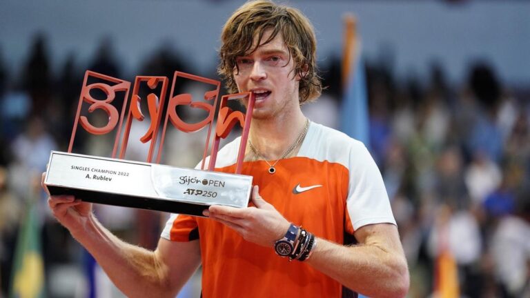 Victoria y título para Rublev en Gijón