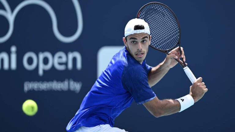 Francisco Cerúndolo ganó y Sebastián Báez perdió en Miami