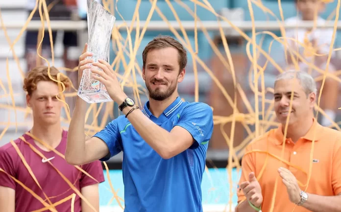 daniil-medvedev-levanta-trofeo-miami