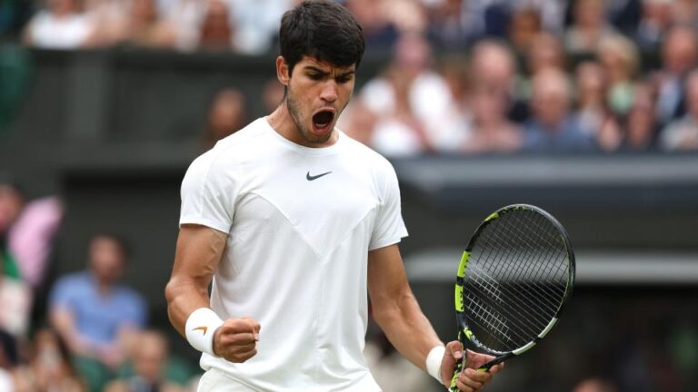 Carlos Alcaráz y Daniil Medvedev en Semifinales de Wimbledon