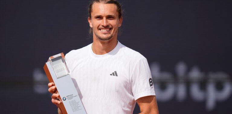 ZVEREV SE CORONÓ EN SU CASA